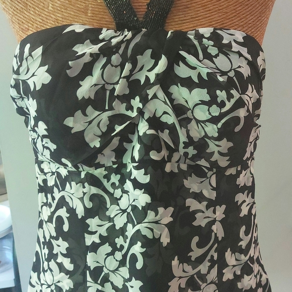 Black and White halter top - Picture 2 of 3